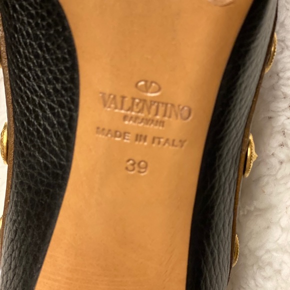 Valentino Grainy Calfskin Pump - Picture 6 of 6